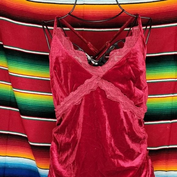 Cider Red Velvet Dress size XL - NEW WITH TAGS - Picture 3 of 4